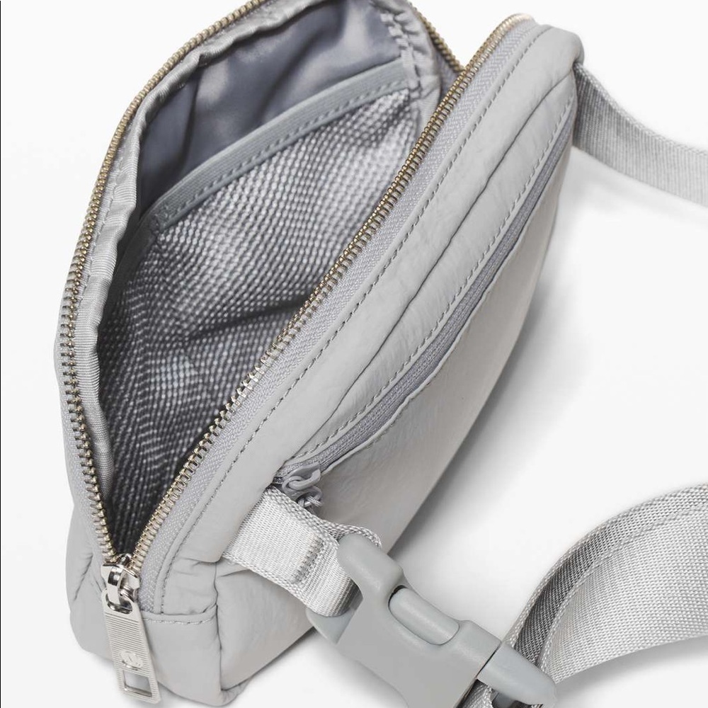 Lululemon Everywhere Belt Bag - Picture 5 of 12